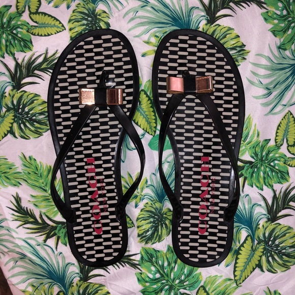 Coach Shoes - LIKE NEW COACH SANDALS SIZE 6